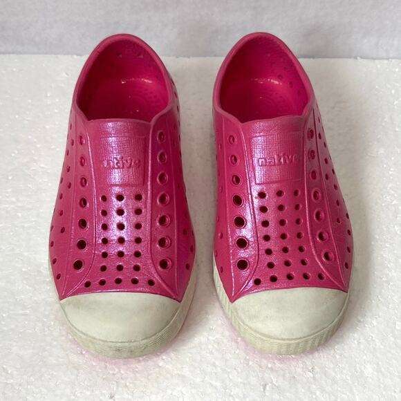 Native Jefferson Slip On Waterproof Sneakers Pink Shimmer Size C10 - Picture 1 of 7